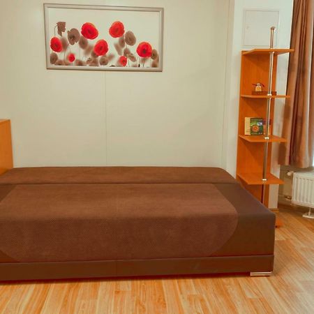 Апартаменти Basement Atrium Apartman Кестхей Екстер'єр фото