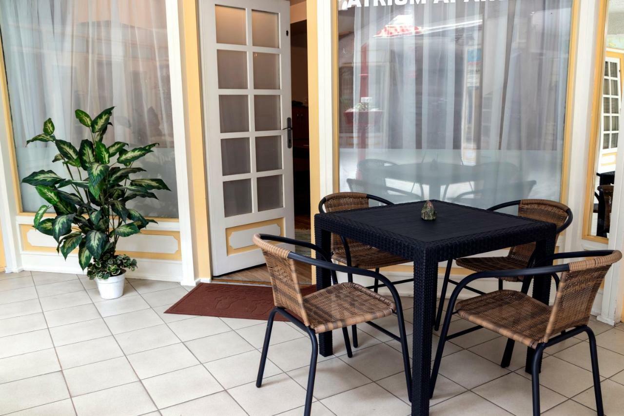 Апартаменти Basement Atrium Apartman Кестхей Екстер'єр фото